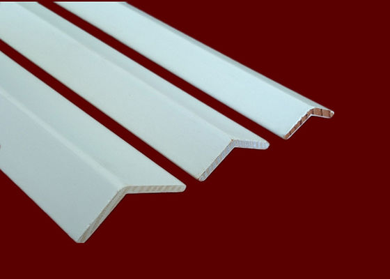 Easy to Install Decorative Wooden Mouldings with Varnished Finish and Customization Options
